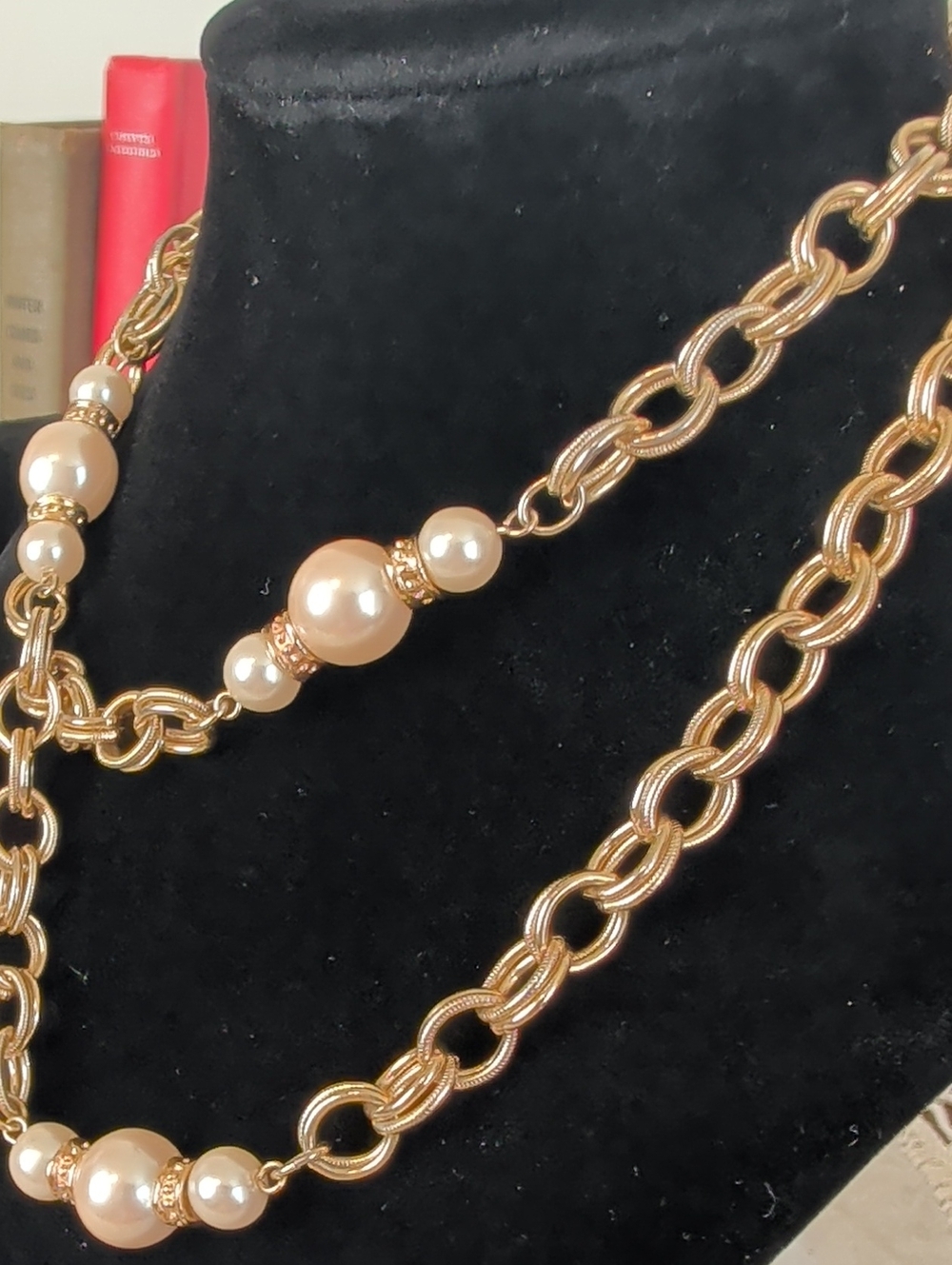 Mid Century Modern Gold Tone Faux Pearl Necklace Retro Glam - Picture 4 of 8